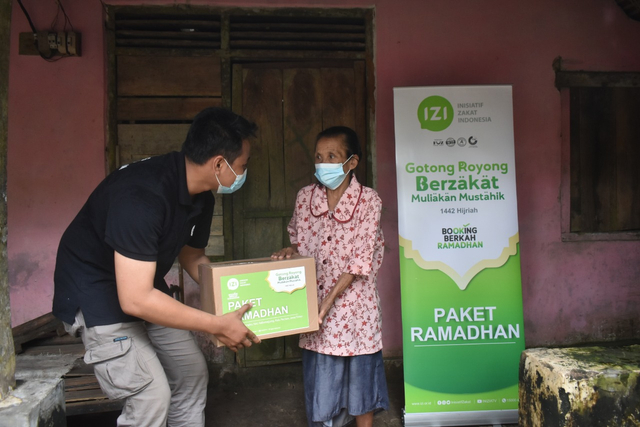 IZI Perwakilan Jatim Salurkan Paket Ramadan Hinga Daerah Pelosok (230288)