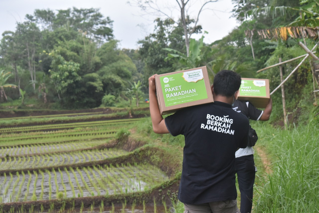 IZI Perwakilan Jatim Salurkan Paket Ramadan Hinga Daerah Pelosok (230287)