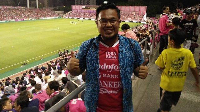 Hendri Mulyadi si suporter sepak bola Indonesia. Foto: Dok Hendri Mulyadi Karsa
