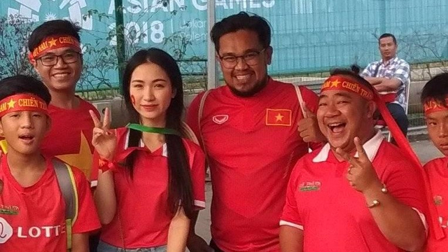 Jatuh-Bangun Hendri Mulyadi: Dulu Suporter Viral, Kini Dagang Es Buah (372681)