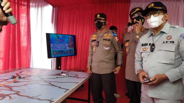 Mudik Dilarang, Kakorlantas Tinjau Pos Penyekatan di Gerbang Tol Cileunyi (262131)