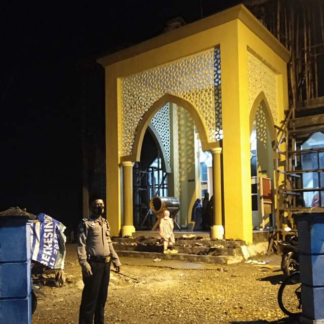 Masjid di Morowali Dijaga Polisi, Jemaah Harus Pakai Masker (315031)