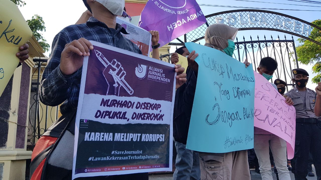 Aksi AJI Banda Aceh di Polda Aceh, solidaritas untuk Nurhadi. Foto: Adi Warsidi/acehkini