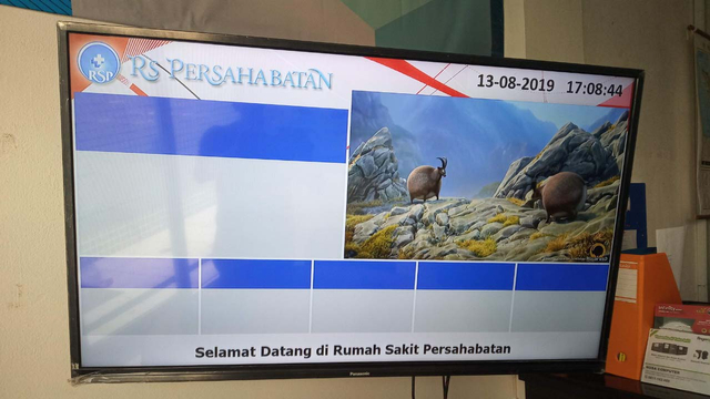 Layar yang menunjukkan antrien pasien sesuai poli yang diinginkan. dok