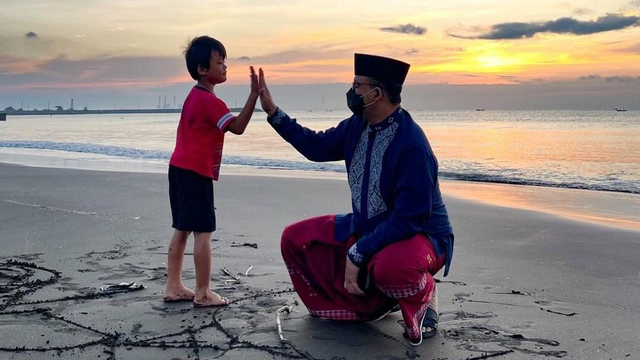 Gubernur DKI Jakarta mengunjungi Teluk Penyu. Foto: Instagram/@aniesbaswedan