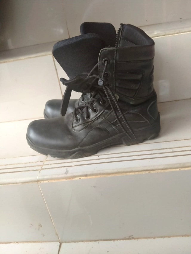 Melihat Sepatu PDL Damkar Depok yang Dipersoalkan Sandi Ada Dugaan Unsur Korupsi (1030134)
