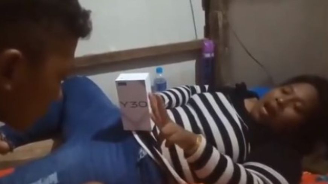 Belikan HP Anaknya yang Sudah Besar, Ibu Ini Ajukan 5 Syarat yang Menyentuh (611811)