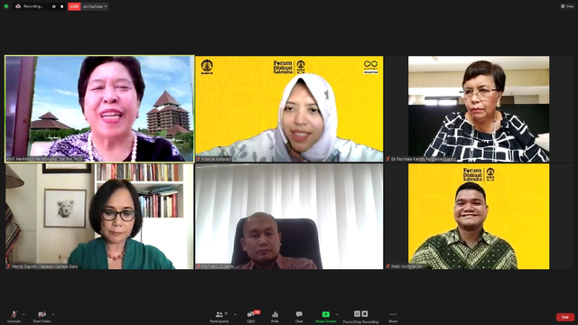 Para narasumber dari berbagai latar belakang sedang menyampaikan perihal kasus plagiarisme di Indonesia, Senin (15/2).