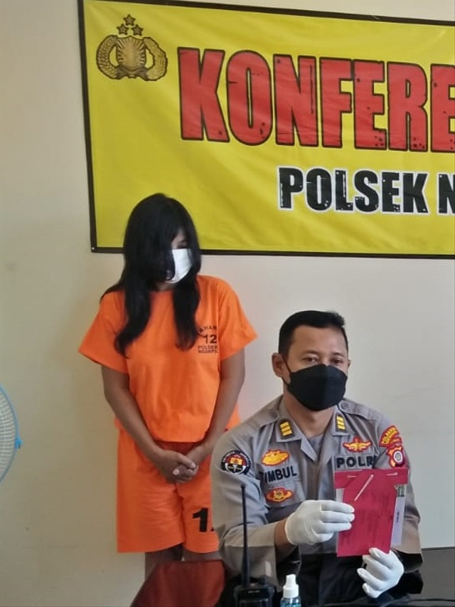 Perempuan 50 tahun ditangkap polisi usai gelapkan mobil rental. Foto: Humas Polresta Yogyakarta 