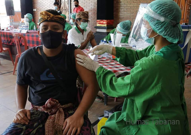 Vaksinasi COVID-19 Mulai Dilakukan di 3 Zona Hijau Pariwisata Tabanan, Bali