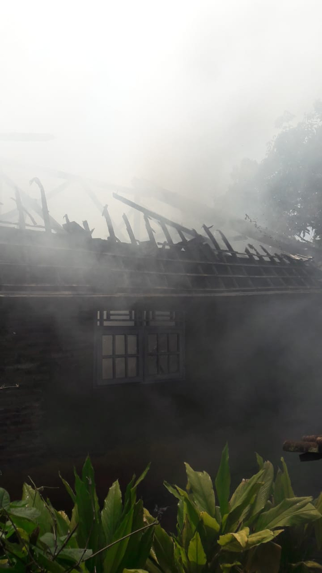 Rumah di Banten Terbakar, Uang Puluhan Juta dan 1 Unit Motor Ikut Hangus (28630)