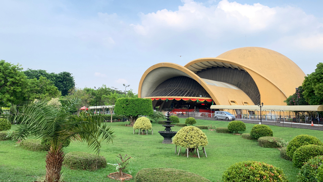 Theatre Keong Emas Taman Mini Indonesia Indah (TMII). Foto: Shutter Stock