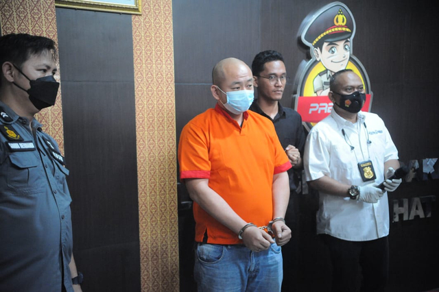 Pelaku Jason saat diamankan di Mapolrestabes Palembang. (foto: istimewa)