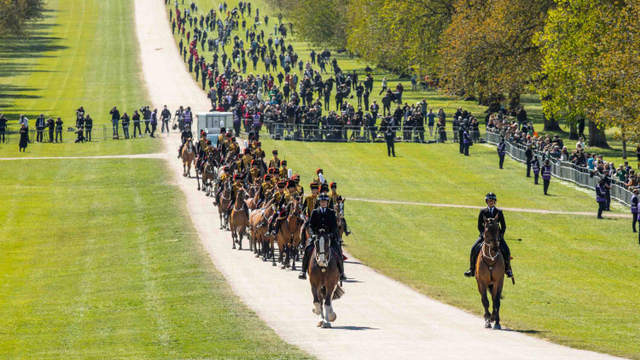 Artileri Kuda Kerajaan Pasukan Raja tiba di Kastil Windsor dalam persiapan pemakaman Pangeran Philip di Inggris. Foto: Pool via REUTERS