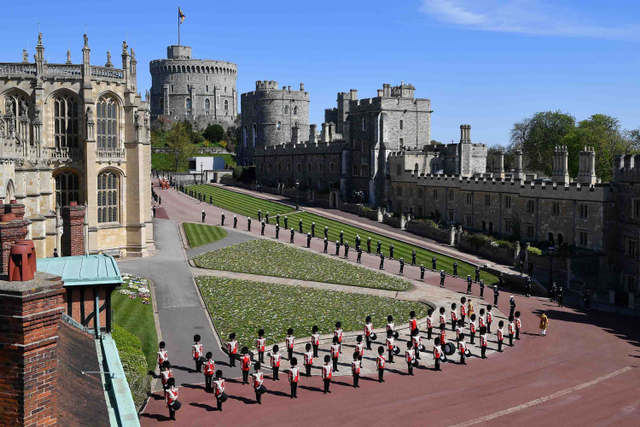 Parade militer pada pemakaman Pangeran Phillip di Inggris. Foto: Pool via REUTERS