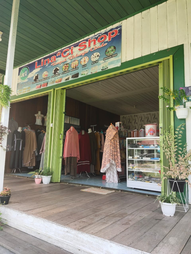 Nurlina Agustin Pengusaha Fashion dan Produk Kesehatan di Kutai Barat (394099)