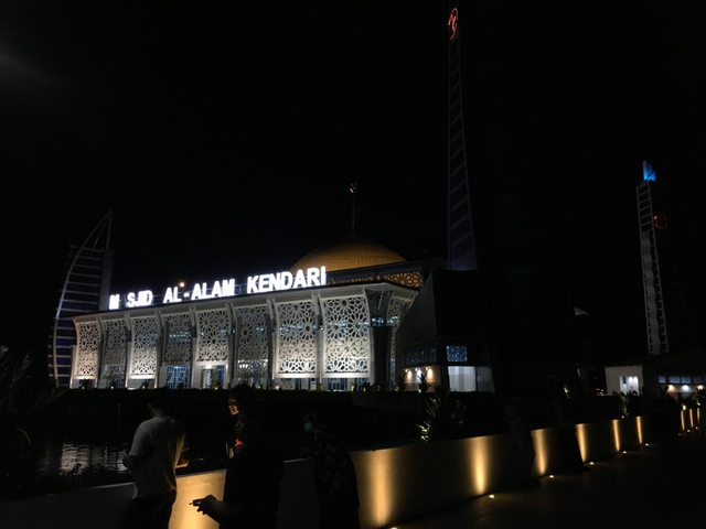 Masjid Al-Alam Kendari. Foto: Aldo/kendarinesia.