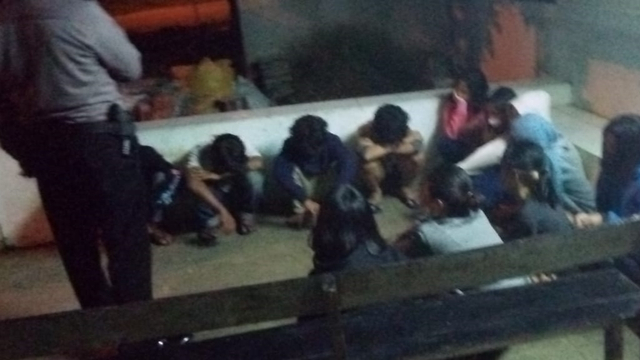 Sekelompok remaja di Depok tawuran jelang sahur. Foto: Dok. Istimewa