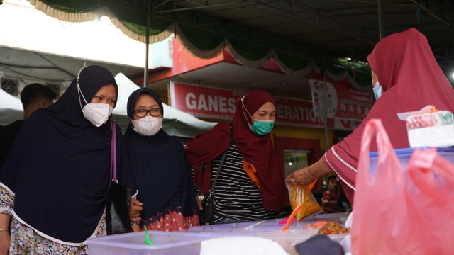 Potret aktivitas pasar bedug di Palembang, Minggu (18/4) Foto: ary/Kms Prima/Urban Id