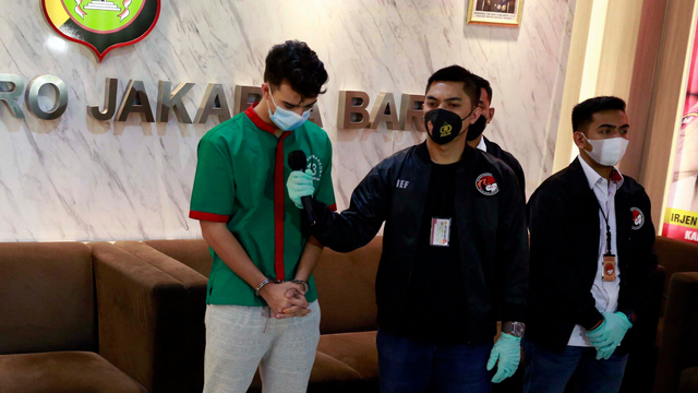 5 Berita Populer: Gaji Krisdayanti; Istri Siri Ayah Taqy Malik Datangi MUI (621115)