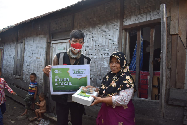 IZI Sumut Manfaatkan Momen Ramadan untuk Bagikan Iftar dan Takjil Kepada Duafa (665560)