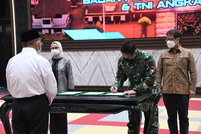 Penandatangan MOU riset sel dendritik, bukan lanjutan vaksin Nusantara. Foto: Dok. TNI AD