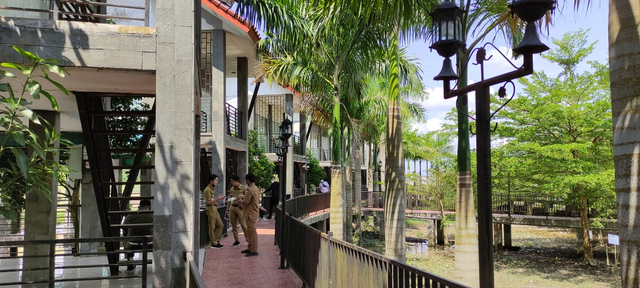 Bangunan bungalow yang ada di Pulau Kemaro Palembang. (foto: Abdul Toriq/Urban Id)