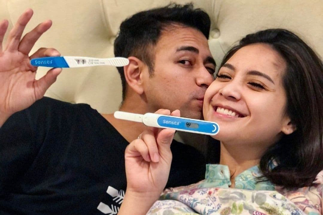 Raffi Ahmad dan Nagita Slavina saat beritahukan kehamilan Gigi. Foto: Instagram @raffingita1717