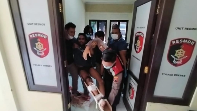 Foto-foto Penguntit Anak Bupati Brebes yang Ditembak Polisi (70482)