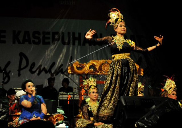 Pertunjukan Tari Jaipong. Foto: Muhammad Bagus Khoirunas/ANTARA FOTO