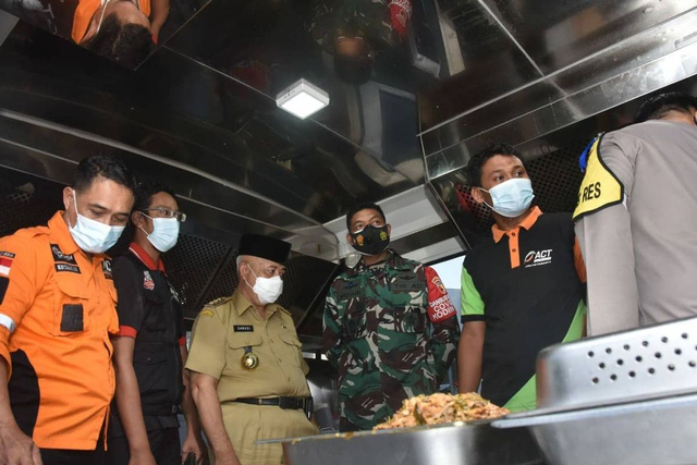 Bupati Malang bersama Forkopimda meninjau dapur umum untuk korban gempa Malang, di Sumbermanjing Wetan. /dok