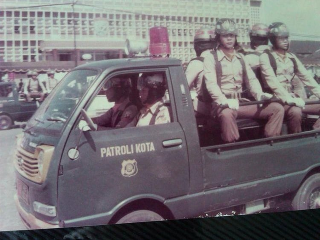 Daihatsu Hijet digunakan untuk mobil patroli. Foto: @_denniee/Instagram