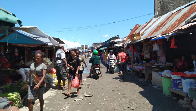 Tampak aktivitas di Pasar Remu, Kota Sorong mulai normal kembali, Rabu pagi, foto : Yanti/Balleo News