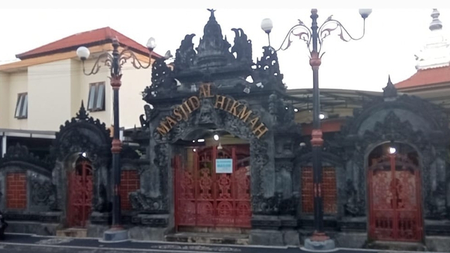 Masjid Al Hikmah di Denpasar yang bergaya arsitektur Bali. Foto: Denita BR Matondang/kumparan