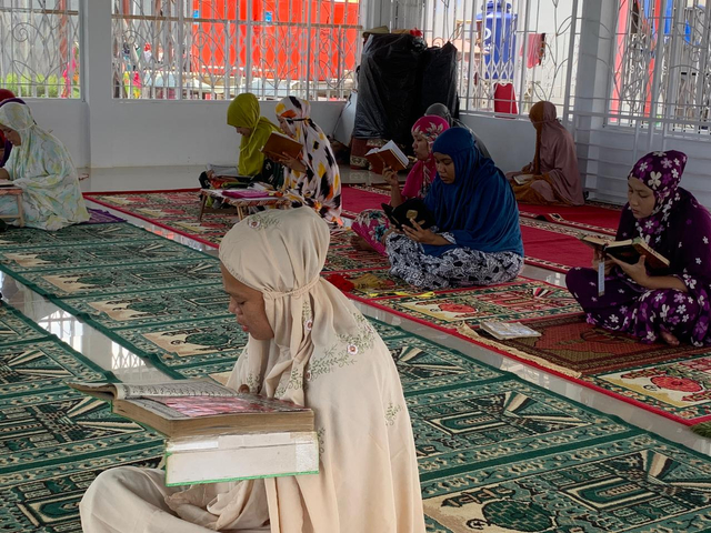 85 Warga Binaan Lapas Perempuan Pontianak Ikuti Tadarus, 35 Orang Telah Khatam (274060)