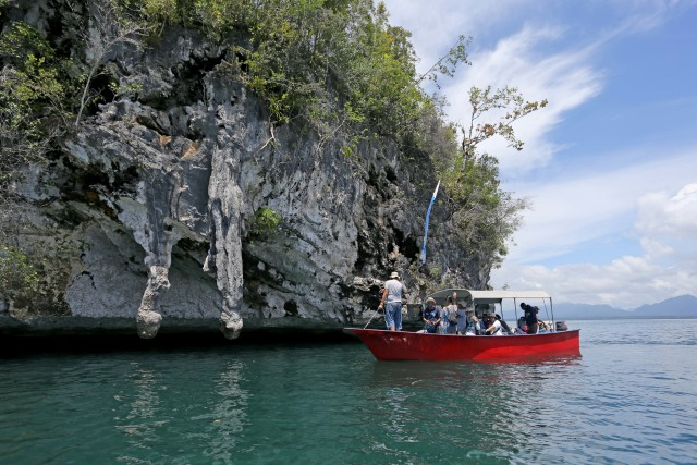 Destinasi Wisata Unik, Pesona Batu Berbentuk Kelamin di Raja Ampat (131574)
