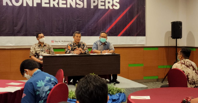 Kepala Kantor Perwakilan Bank Indonesia (KPw BI) Tegal, Taufik Amrozy wayah konferensi pérs nang Hotél Primebiz Tegal, dina Slasa (20/4/2021).