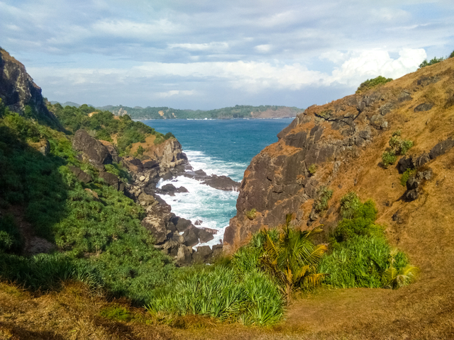 Surga Tersembunyi di Balik Bukit Gunung Kidul (10449)