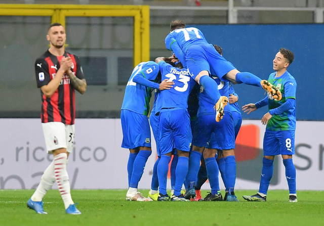 Pertandingan antara AC Milan vs Sassuolo di San Siro, Milan, Italia. Foto: Daniele Mascolo/Reuters