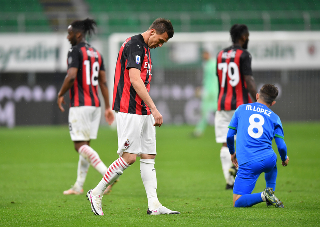 Pertandingan antara AC Milan vs Sassuolo di San Siro, Milan, Italia. Foto: Daniele Mascolo/Reuters