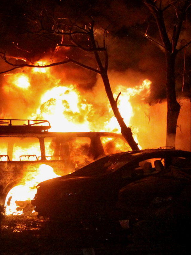 Suasana di lokasi ledakan di sebuah hotel mewah di Quetta, Pakistan Rabu (21/4). Foto: Stringer/REUTERS