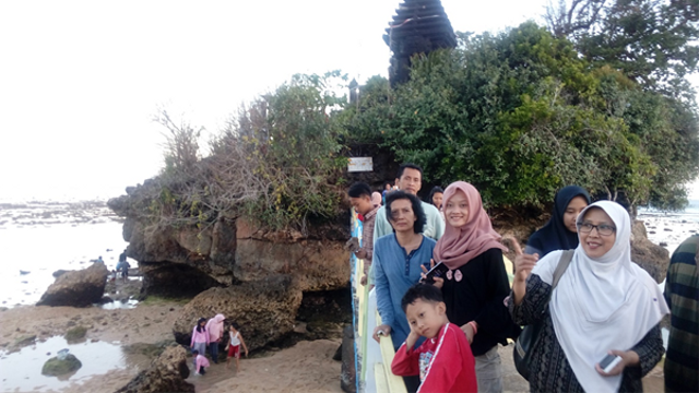 Pesona Cantik dan Indah Pantai Balekambang (21757)