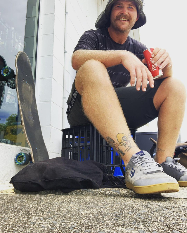 Tom Drury, pria yang main skateboard sejauh 4.000 km. Foto: Instagram/@gordy.aboard