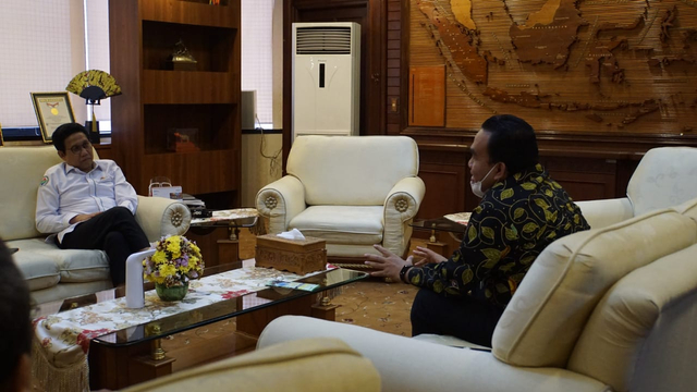 Bupati Blora Arief Rohman, saat temui Menteri Desa PDTT Abdul Halim Iskandar, di Jakarta Selatan. Rabu (21/04/2021) (foto: Istimewa)