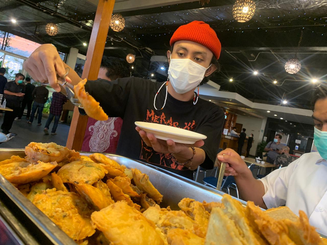 Menikmati Sunset nan Indah sambil Berbuka Puasa di Borneo Hotel Pontianak (38366)