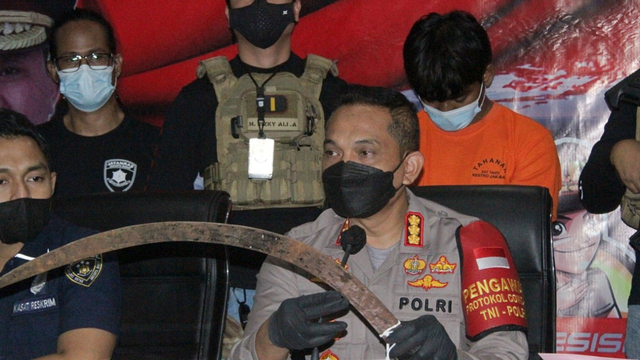Jumpa pers kasus penusukan seorang pemuda di Mapolres Metro Jakarta Barat. Foto: Humas Polres Jakarta Barat