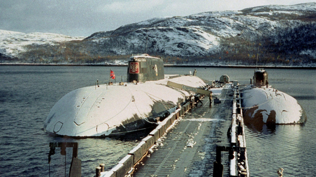 Kapal selam Rusia Kursk di Pangkalannya di Vidyayevo, pada tahun 2000.  Foto: ITAR-TASS / AFP