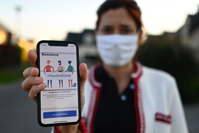 Aplikasi kesehatan digital #TousAntiCovid. Foto: DAMIEN MEYER / AFP