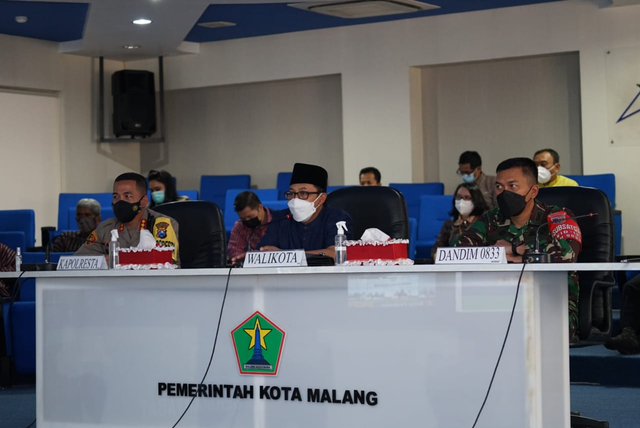 Wali Kota Malang, Sutiaji, usai mengikuti rapat koordinasi evaluasi PPKM Mikro VI dan persiapan menyambut Hari Raya Idul Fitri 1442 H.