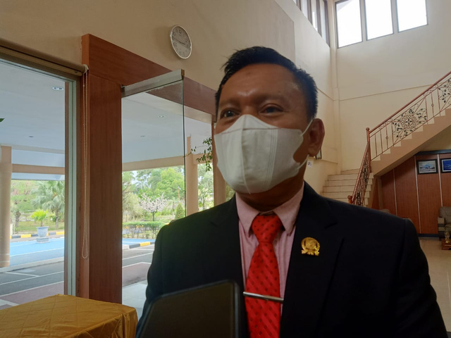 Ketua DPRD Bangka Belitung, Herman Suhadi.
